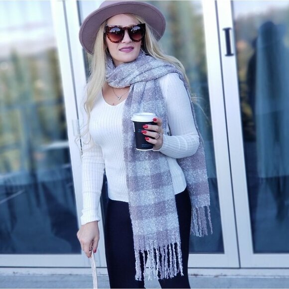Soft Oversized Plaid Print Scarf - Picture 3 of 5